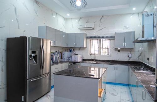 Lekki Phase 1 Villa | 5 Bedroom Villa with Swimming Pool in Lekki Phase 1