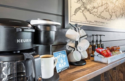 Sevierville Cabin | 5-bedroom,WATER PARK, indoor pool, jacuzzi, game room, pet friendly, sleeps 16