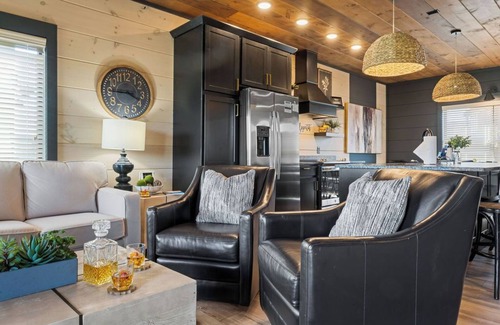 Sevierville Cabin | 5-bedroom,WATER PARK, indoor pool, jacuzzi, game room, pet friendly, sleeps 16