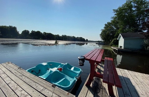 Kawartha Lakes Cottage | 5 Bedroom waterfront Cottage sleeps 10