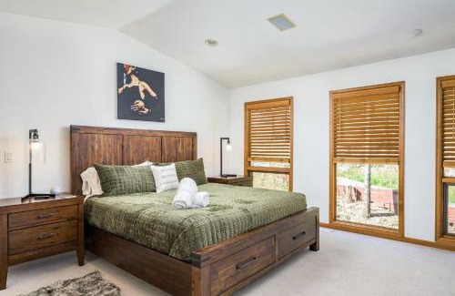 Evergreen House | 5 Bedroom Whole Home with Mountain Views
