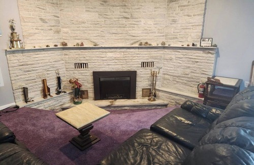 Defiance House | 5 Bedroom with all the amenities of home.