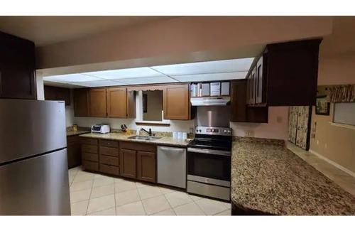 Baker House | 5 Bedroom with fireplace minutes from Baton Rouge