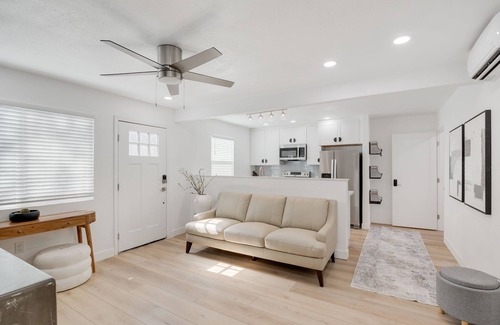 Represa House | 5-bedroom with fun accents and updated decor