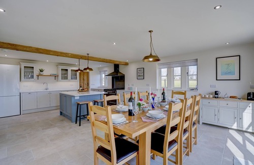 Hethel House | 5 bedroomed farmhouse perfect for exploring Norfolk and Suffolk.