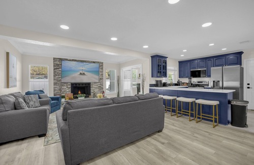 Brandon House | 5 bedrooms/2bathrooms Luxury amenities home- Pool, Ping pong table, Pool Tablenn
