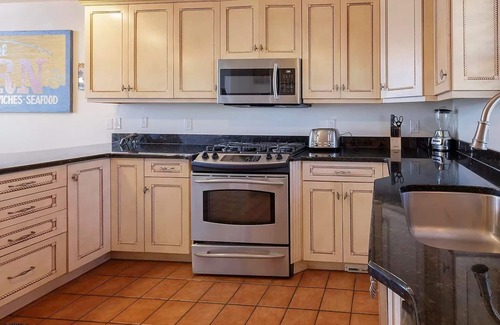 Brigantine House | 5 Bedrooms, 4.5 bathroom, 2 min from the beach, HEATED IN GROUND POOL (May-Sept)