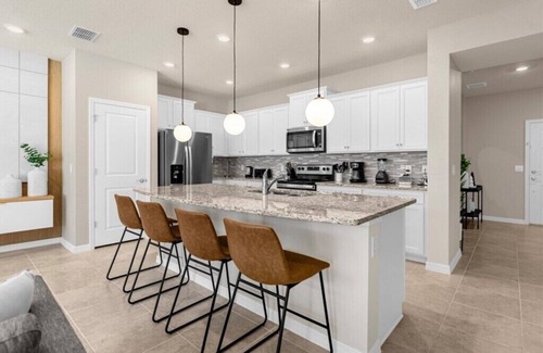 Tuscan Hills House | 5 Bedrooms/4.5 Bathrooms/Windsor Island (3902 LA)