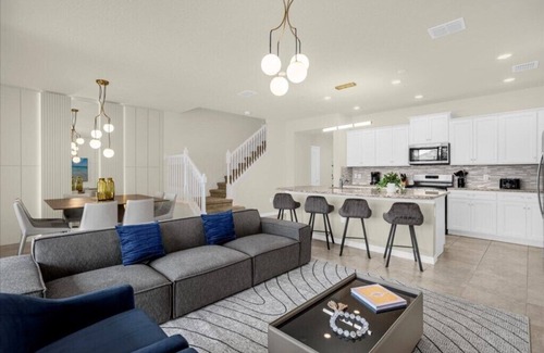 Sunridge Woods House | 5 Bedrooms/4.5 Bathrooms/Solterra (7538 OS)