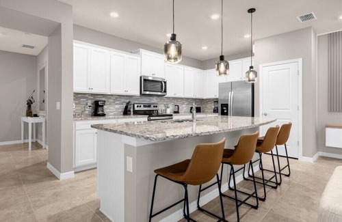 Wellington House | 5 Bedrooms/4.5 Bathrooms/W. Island (4074 LA)