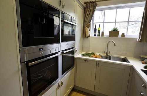 Chapel Stile Cottage | 5 bedrooms, 5 bathrooms, 2 living rooms and mountain views from every room!