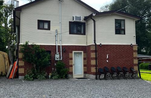 Roseneath House | 5 Bedrooms Cottage at Rice Lake!