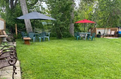 Roseneath House | 5 Bedrooms Cottage at Rice Lake!