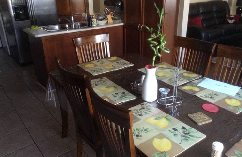 Ottawa Division House | 5 bedrooms cozy house in a very quiet & family friendly area