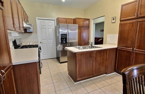 Ottawa Division House | 5 bedrooms cozy house in a very quiet & family friendly area