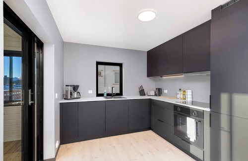 Lund Apartment | 5 Bedrooms I Jacuzzi & El-Parking - Brand new!