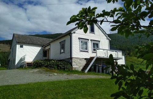 Herand House | 5 bedrooms, large apartment with nice view and nature