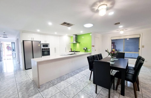 Sunshine West House | 5 bedrooms Spacious home