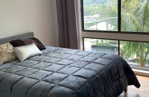 Terrigal House | 5 bedrooms Terrigal beach home with district views