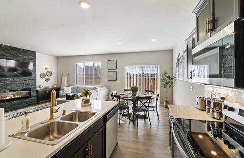 Puyallup House | 5 Bedrooms, Theater Room, Kid-Friendly, Perfect For Big Groups