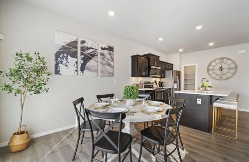 Puyallup House | 5 Bedrooms, Theater Room, Kid-Friendly, Perfect For Big Groups
