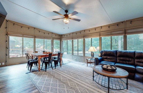 Smyrna House | 5 beds | 3 baths | Prime Location