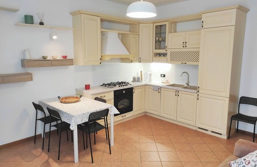 Vicenza Apartment | 5 Beds - Garden - Pvt Parking - Independent