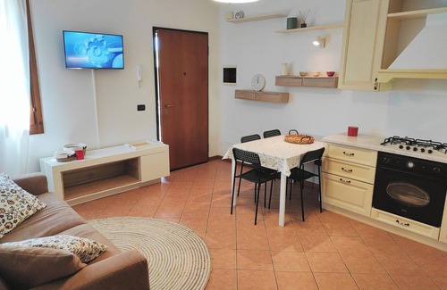 Vicenza Apartment | 5 Beds - Garden - Pvt Parking - Independent