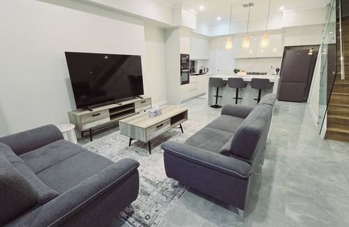 Oran Park House | 5 Beds in 4 Bedroom House in Oran Park