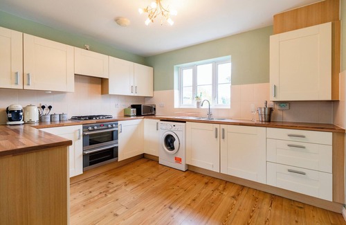 Chichester House | 5 beds in 4 bedrooms Jungle House