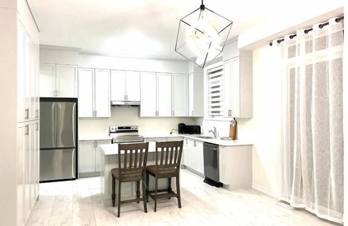 Wasaga Beach House | 5 Beds Luxury Retreat at Wasaga Beach