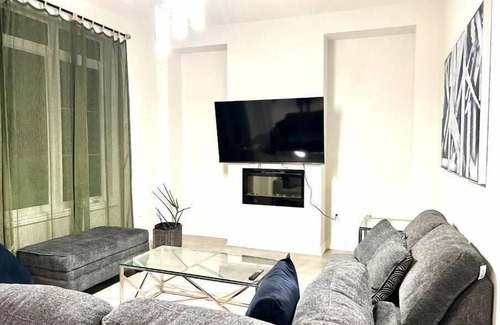 Wasaga Beach House | 5 Beds Luxury Retreat at Wasaga Beach