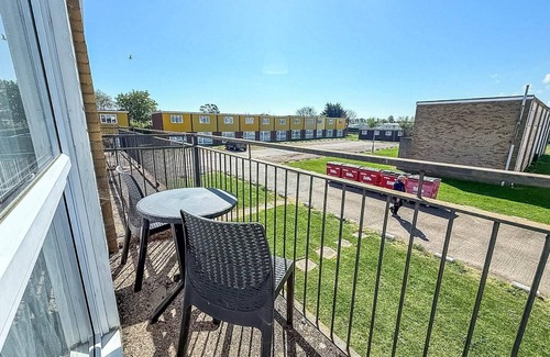 Great Yarmouth Ski Chalet | 5 berth chalet to hire in Hemsby near Hemsby beach ref 18117B