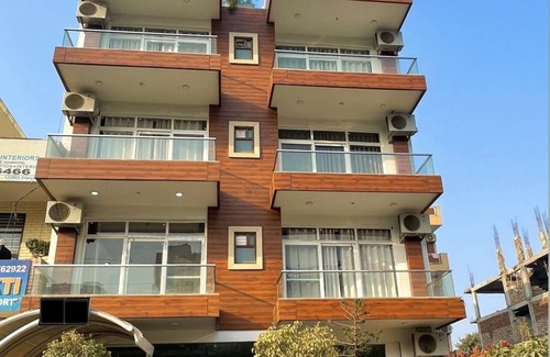Gurugram House | 5 BHK entire floor best for parties