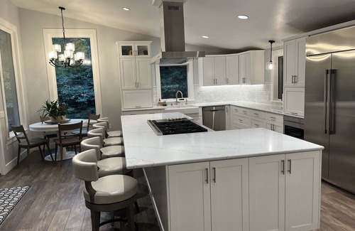 Amazon House | 5 blocks to UO & Hayward Field- Gorgeous Rarely Rented Exeutive Home