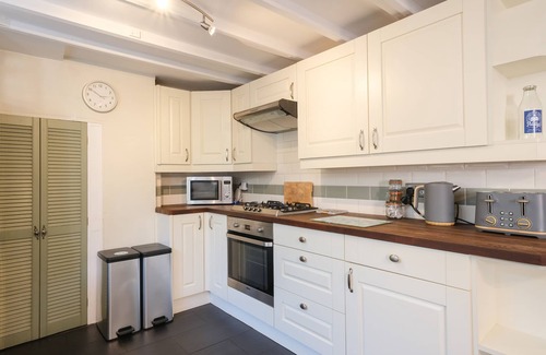 Lostwithiel Cottage | 5 BODMIN HILL, pet friendly, character holiday cottage in Lostwithiel