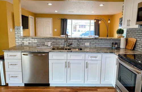 Welby House | 5 BR, 2 Kitchens!