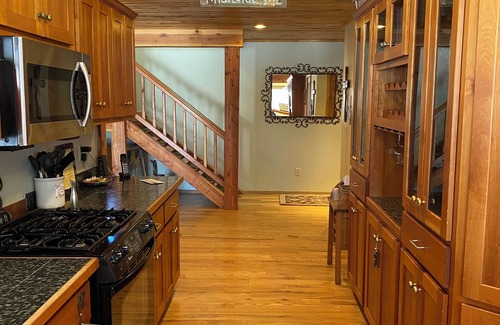 Gunnison - Crested Butte Cabin | 5 BR/3.5 BATH Gunnison Valley Home on the River between 2 ski areas, 4 wheeling