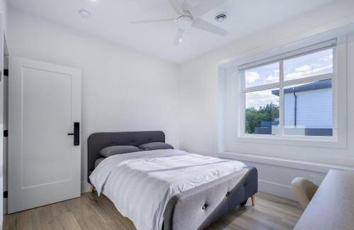 Surrey Apartment | 5 BR Brand New Luxurious White Rock Spacious Home