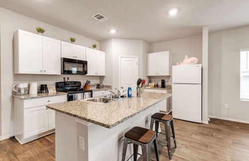 Austin House | 5 BR Cozy Executive Suite|Near Tesla and COTA