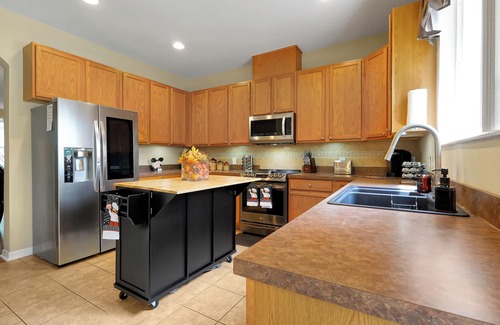 Plymouth House | 5 BR Family Getaway with a Pool, Theater & Office in Apopka!