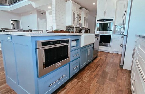 Gun Barrel City House | 5 BR-Hottub-Firepit-Pets-Fenced in-Waterfront-Bounce House