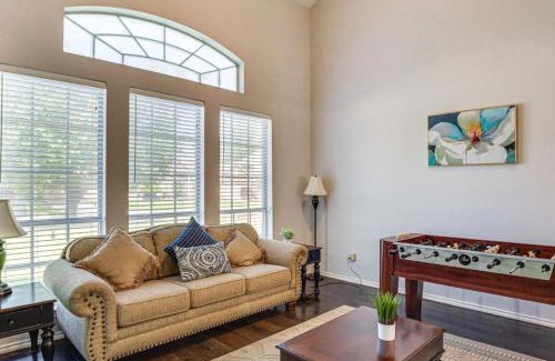 Grand Prairie House | 5 BR House with heated pool near DFW and stadium