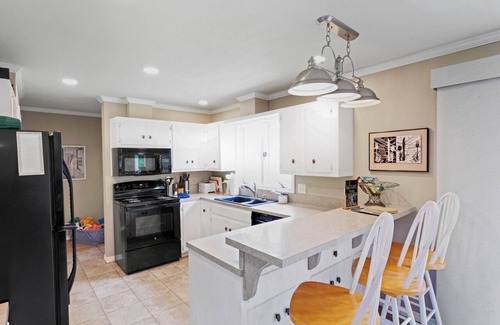 Shell Knob House | 5+ BR lakefront home w/swim dock. High Speed WiFi.
