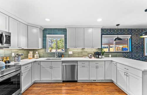 Castlewood House | 5 BR Luxury Home, Walk to Fiddler's Green, Hot Tub, Mini-Golf, FirePit, Theater Room