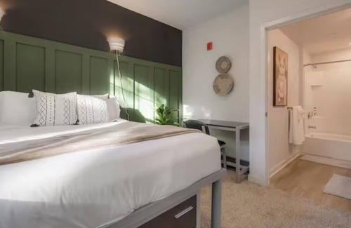 Chico Apartment | 5 BR Modern Desert W/ Oasis Pool+Double Story Gym