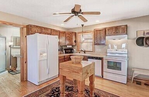 Menlo House | 5⭐️ Breathtaking Bluff Views Serene 2 Bed/2Bath Brow Cabin Cloudland near Mentone