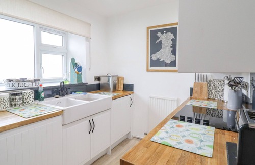 Ffestiniog Cottage | 5 BRYN TIRION, pet friendly, with open fire in Llan Ffestiniog