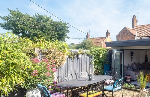 Knodishall Cottage | 5 Burrells Cottages - sleeps 4 guests in 2 bedrooms