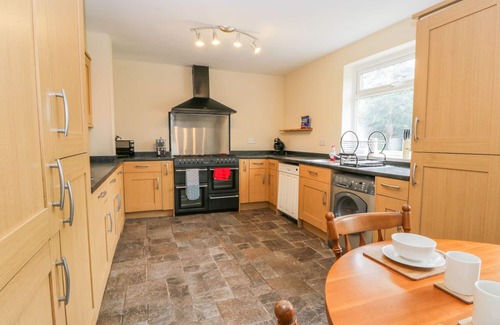 Bempton Cottage | 5 CLIFF LANE, pet friendly, character holiday cottage in Bempton